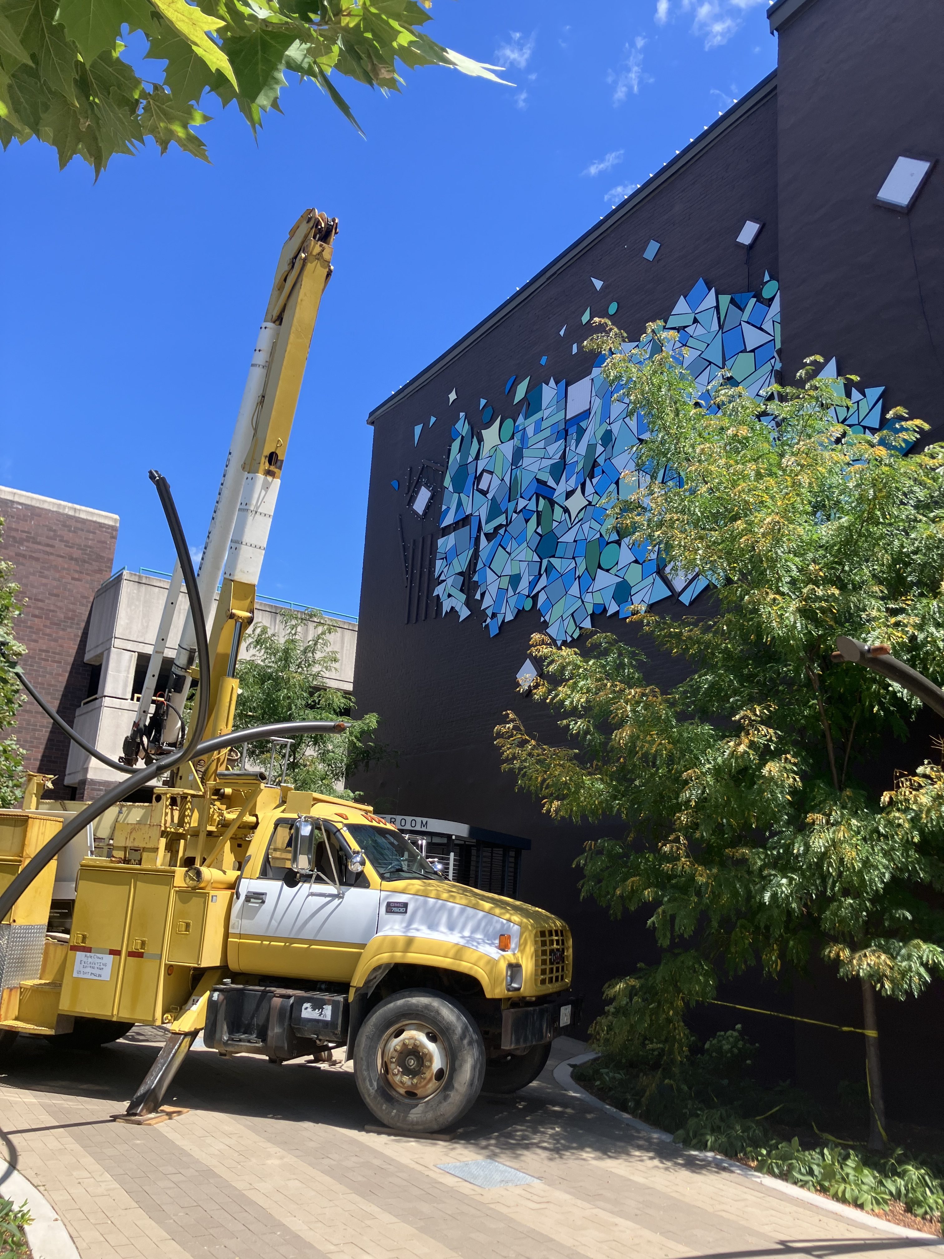 Big mural adds color to Downtown Cumberland